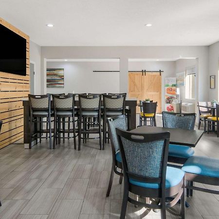 Quality Inn & Suites Roanoke - Fort Worth North Eksteriør billede
