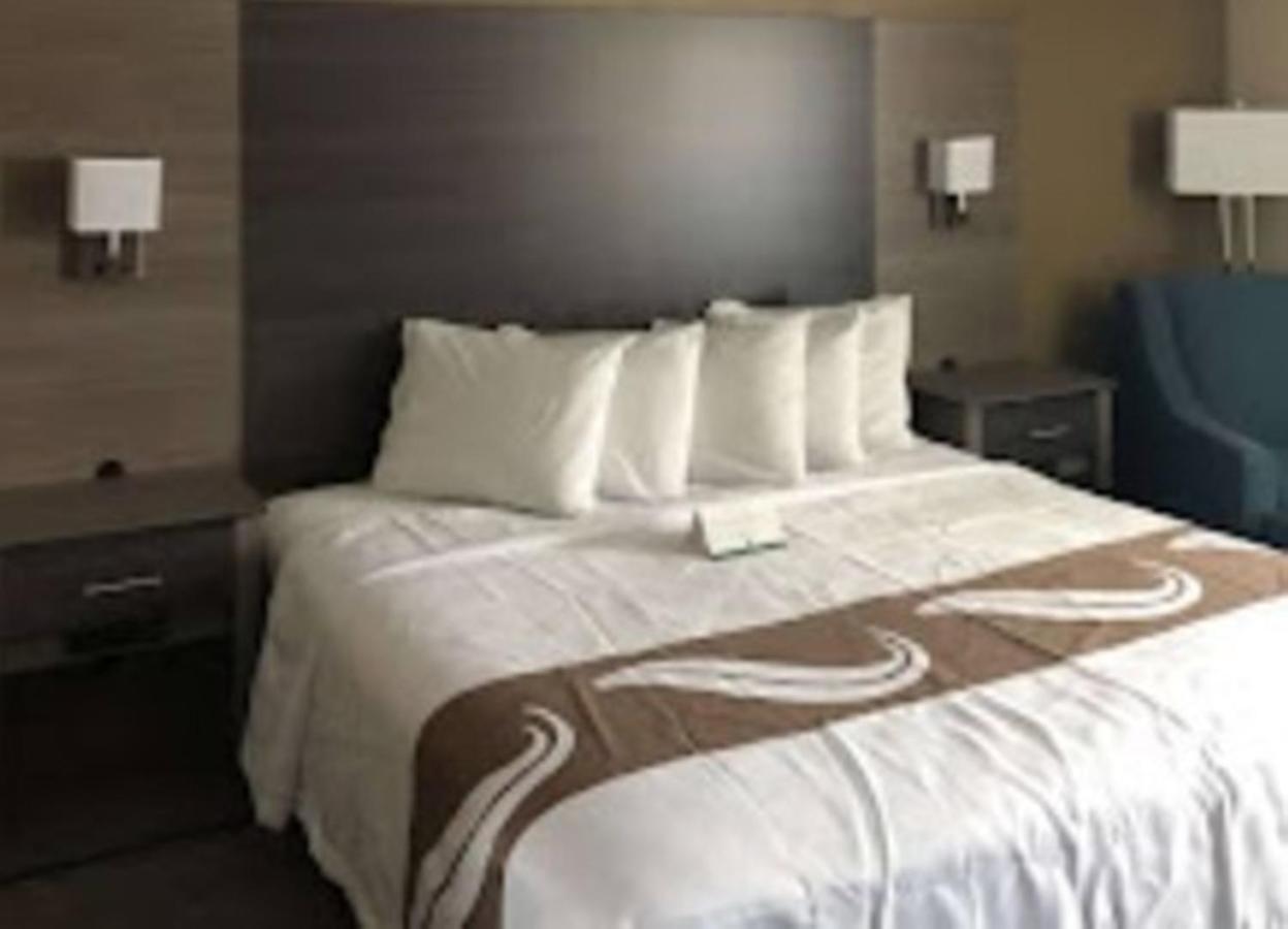 Quality Inn & Suites Roanoke - Fort Worth North Eksteriør billede