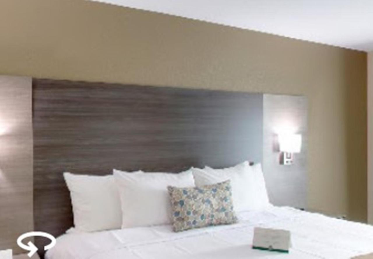 Quality Inn & Suites Roanoke - Fort Worth North Eksteriør billede