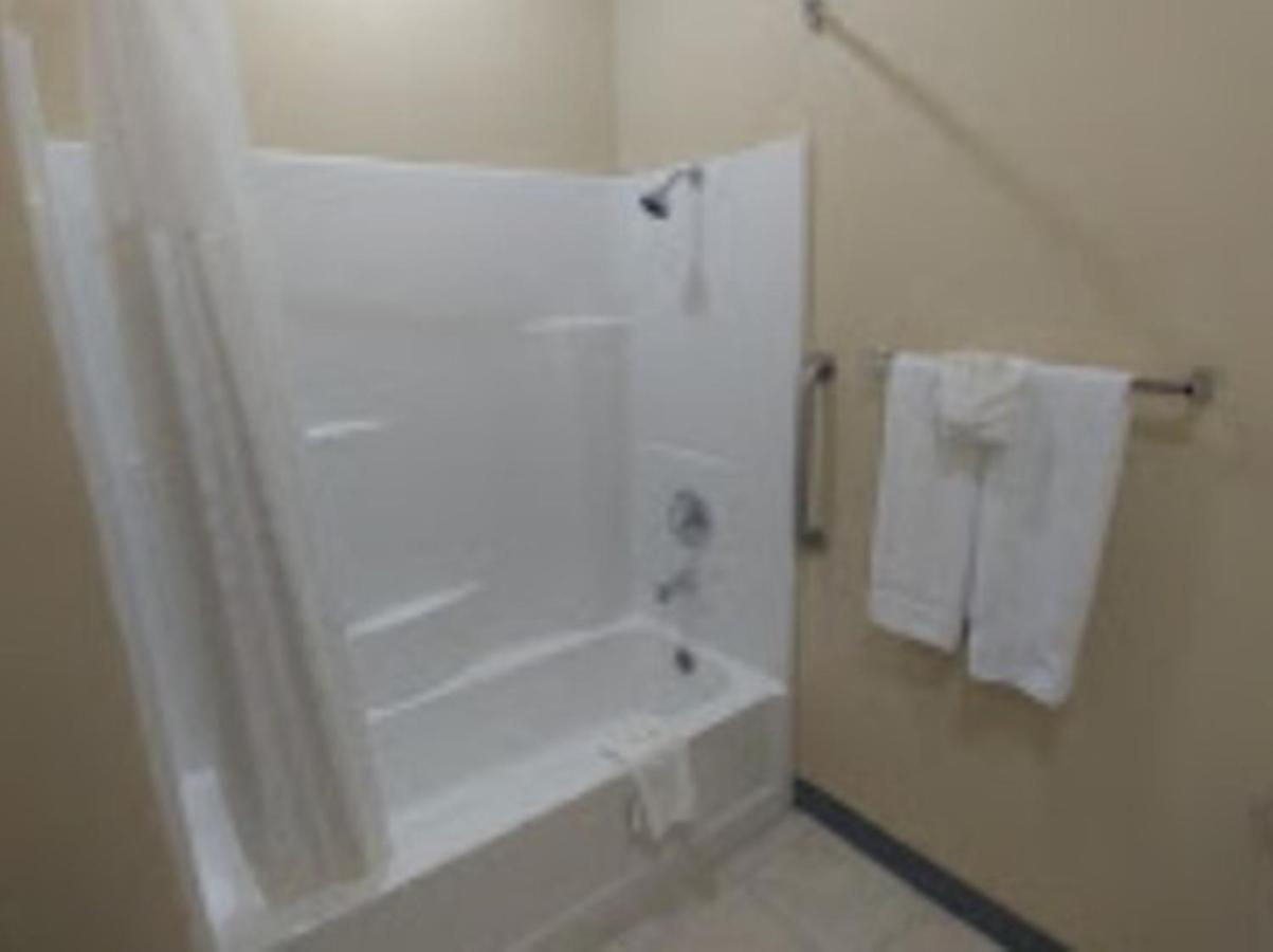 Quality Inn & Suites Roanoke - Fort Worth North Eksteriør billede