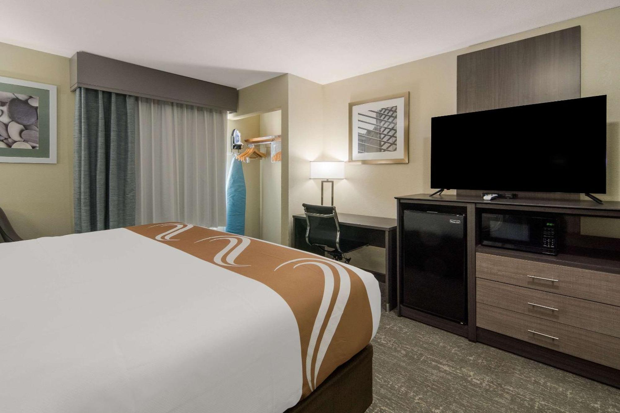 Quality Inn & Suites Roanoke - Fort Worth North Eksteriør billede