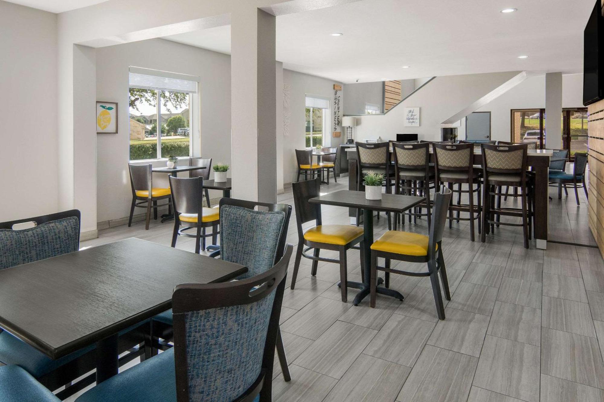 Quality Inn & Suites Roanoke - Fort Worth North Eksteriør billede