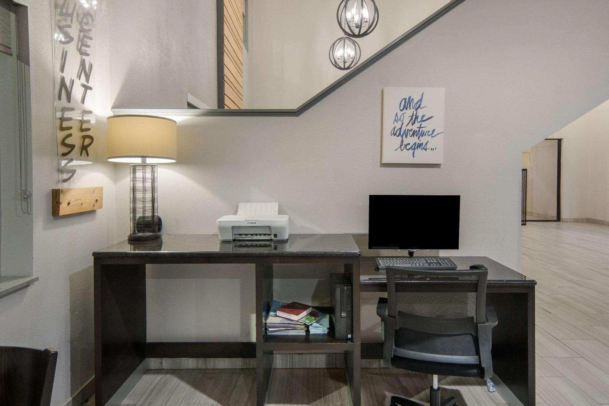 Quality Inn & Suites Roanoke - Fort Worth North Eksteriør billede
