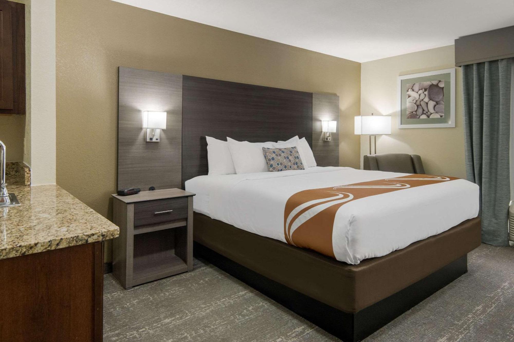Quality Inn & Suites Roanoke - Fort Worth North Eksteriør billede