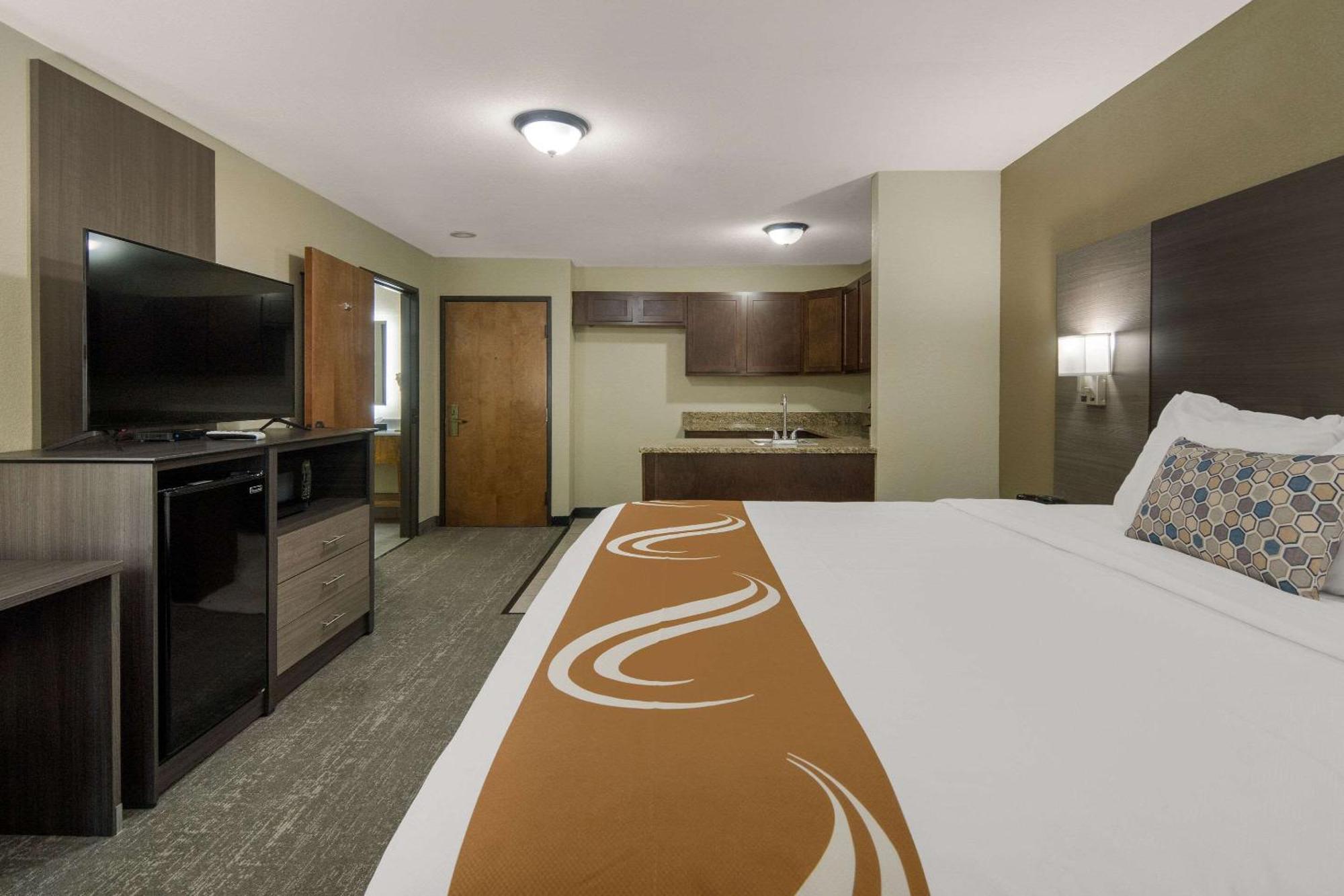 Quality Inn & Suites Roanoke - Fort Worth North Eksteriør billede