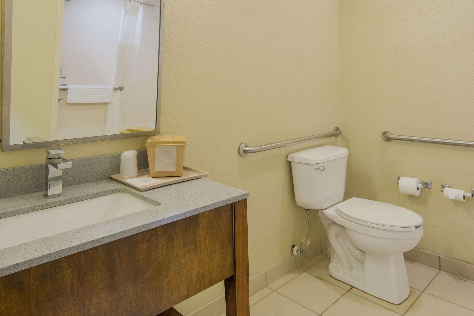 Quality Inn & Suites Roanoke - Fort Worth North Eksteriør billede