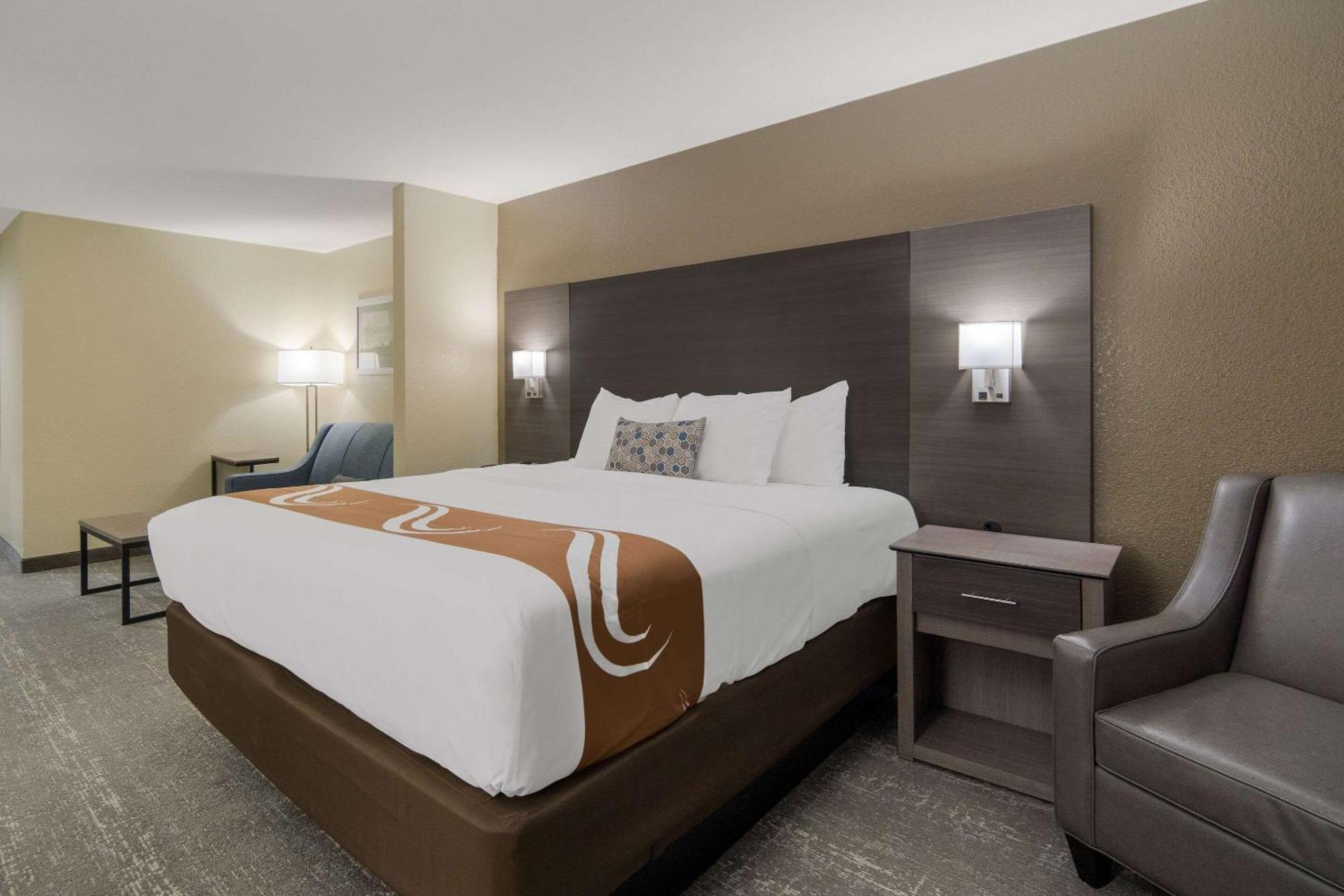 Quality Inn & Suites Roanoke - Fort Worth North Eksteriør billede