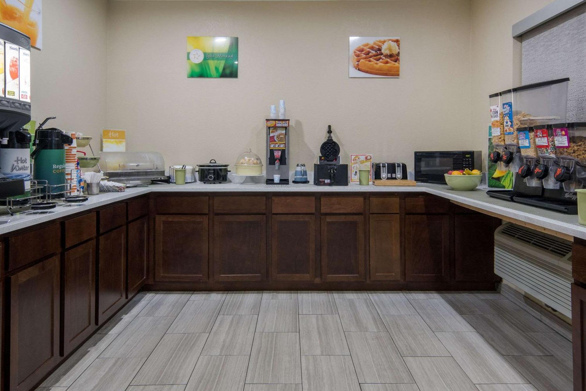 Quality Inn & Suites Roanoke - Fort Worth North Eksteriør billede