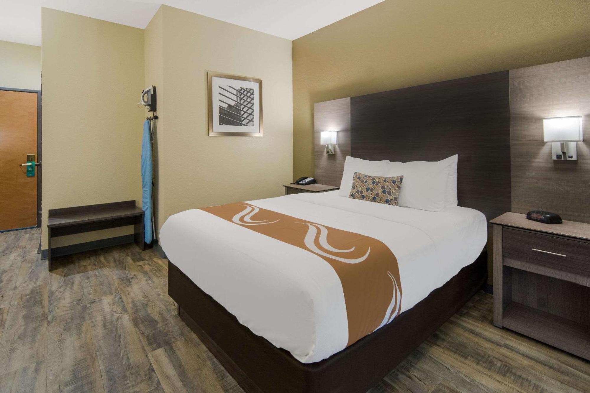 Quality Inn & Suites Roanoke - Fort Worth North Eksteriør billede