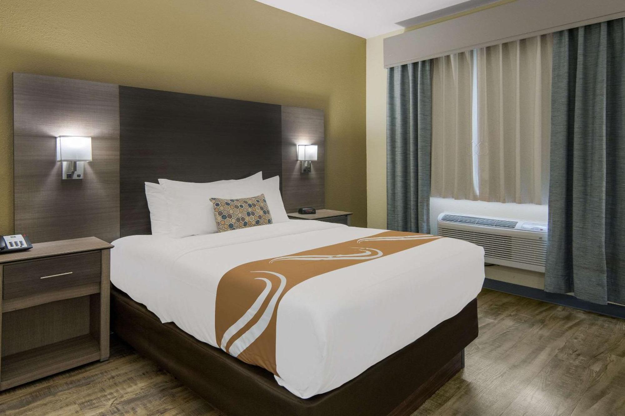 Quality Inn & Suites Roanoke - Fort Worth North Eksteriør billede