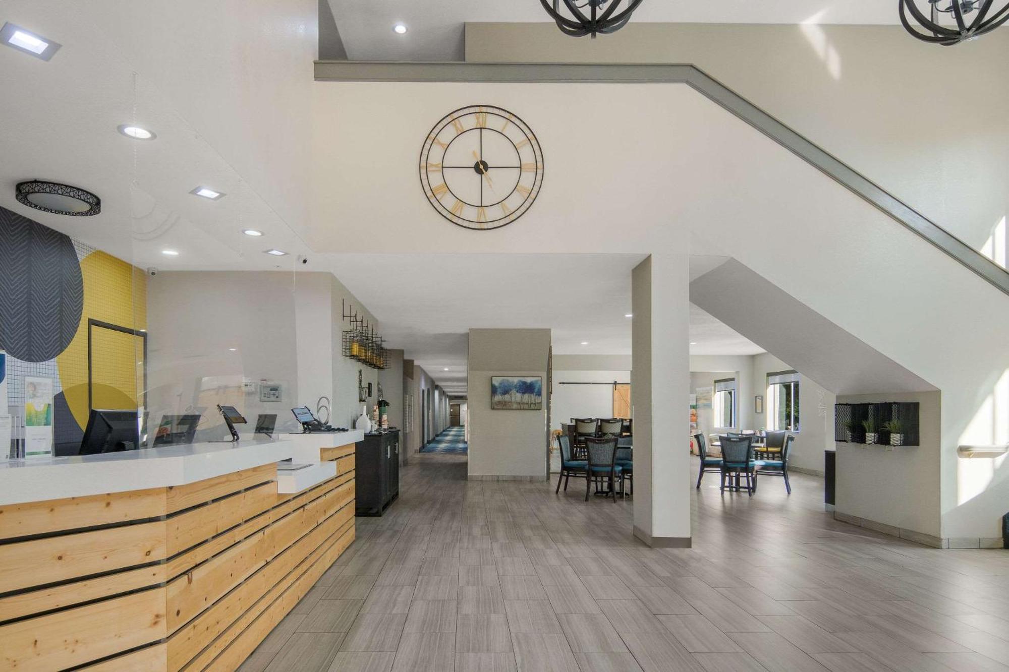 Quality Inn & Suites Roanoke - Fort Worth North Eksteriør billede