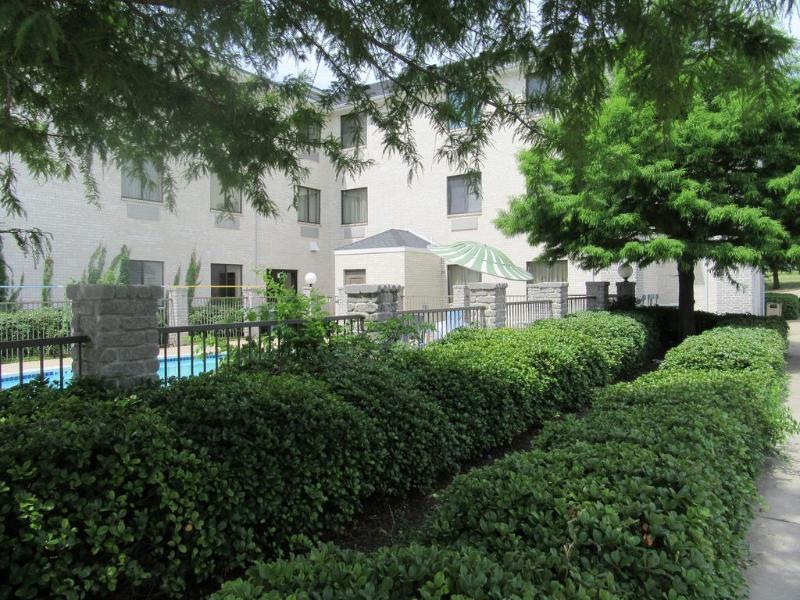 Quality Inn & Suites Roanoke - Fort Worth North Eksteriør billede